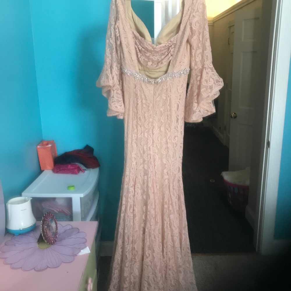 Dress - Picture 3 of 5